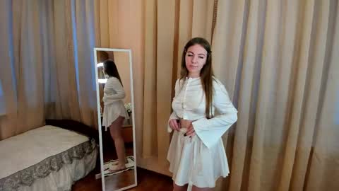 Snapshot of kirarustle chatting on 11/27/25, 02:35 Kira online show from 11/27/25, 02:35