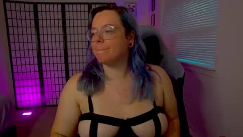 Snapshot of kiraspitqueen chatting on 07/22/26, 03:42 KiraSpitQueen online show from 07/22/26, 03:42