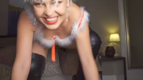 kirasunny online show from 12/23/24, 09:29