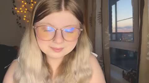 KiraYume online show from 06/17/26, 10:32