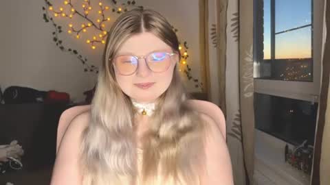 KiraYume online show from 06/18/26, 10:14