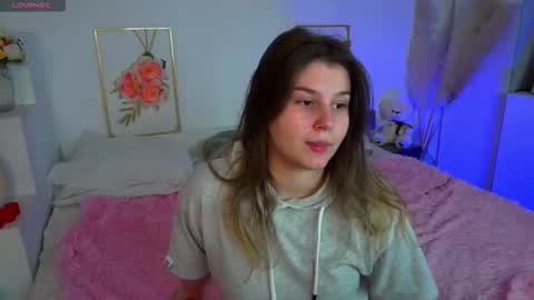 Kira online show from 10/26/25, 06:52