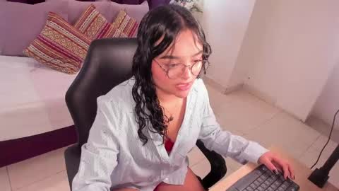 Snapshot of kirdamoon chatting on 06/04/26, 11:49 kirdamoon online show from 06/04/26, 11:49