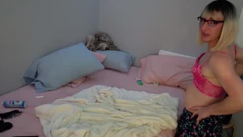 Snapshot of kirkcammerman1 chatting on 01/11/25, 08:33 Onya online show from 01/11/25, 08:33