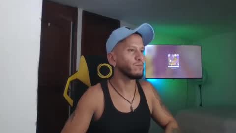 Twitter Nico Santos online show from 11/08/25, 07:01