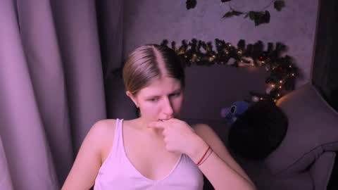 Kira online show from 12/06/24, 11:03