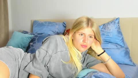 Kira online show from 06/01/26, 08:54