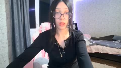Nicole online show from 10/04/25, 06:28