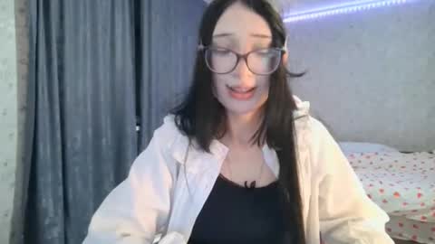 Nicole online show from 10/28/25, 06:54