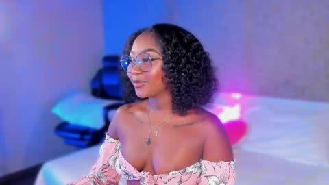 kishalove_ online show from 11/08/25, 10:15