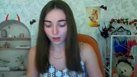 Snapshot of kiss_shy chatting on 10/28/25, 02:20 Valeria online show from 10/28/25, 02:20