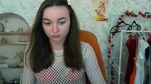 Snapshot of kiss_shy chatting on 11/13/25, 06:18 Valeria online show from 11/13/25, 06:18