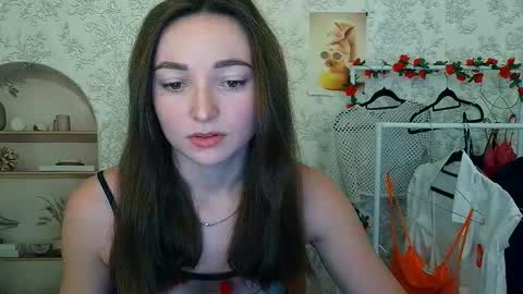 Snapshot of kiss_shy chatting on 11/21/25, 08:13 Valeria online show from 11/21/25, 08:13