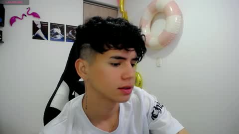 kiss_whitee online show from 09/22/25, 01:29