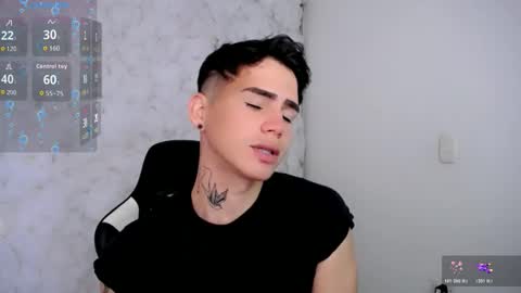 kiss_whitee online show from 10/30/25, 02:40