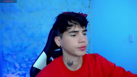 kiss_whitee online show from 11/05/25, 06:41