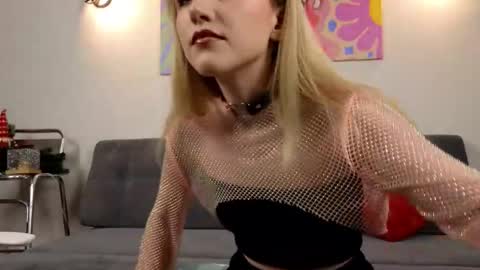 Snapshot of kisschristie__ chatting on 12/13/25, 07:53 christie online show from 12/13/25, 07:53