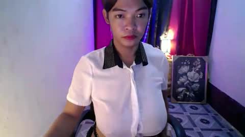 Snapshot of kisses_asian143 chatting on 11/12/25, 09:32 VICTORIA online show from 11/12/25, 09:32