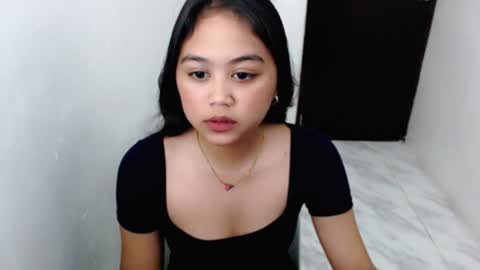 kisses_avery online show from 06/15/26, 11:34