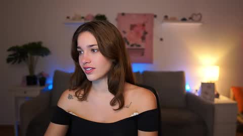 Snapshot of kissiecat chatting on 11/11/25, 02:17 Sisi online show from 11/11/25, 02:17