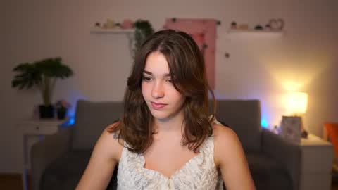 Snapshot of kissiecat chatting on 11/12/25, 02:06 Sisi online show from 11/12/25, 02:06