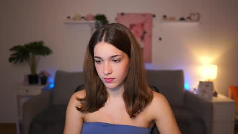 Snapshot of kissiecat chatting on 11/13/25, 02:05 Sisi online show from 11/13/25, 02:05