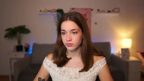 Snapshot of kissiecat chatting on 11/27/25, 02:19 Sisi online show from 11/27/25, 02:19