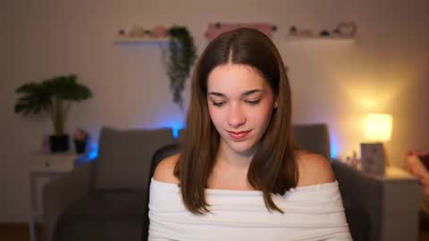 Snapshot of kissiecat chatting on 11/28/25, 02:31 Sisi online show from 11/28/25, 02:31