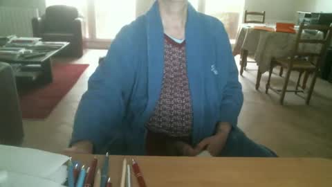 Snapshot of kisslog1 chatting on 09/28/25, 07:03 kisslog1 online show from 09/28/25, 07:03