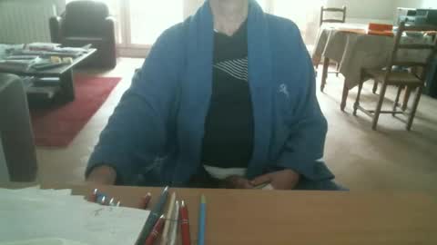 Snapshot of kisslog1 chatting on 10/05/25, 03:21 kisslog1 online show from 10/05/25, 03:21