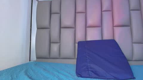 BELLA FLAME online show from 11/19/25, 07:03