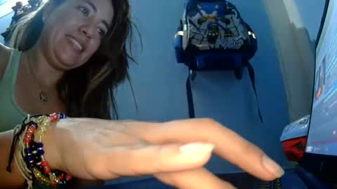 Snapshot of kissmelovejummy chatting on 09/15/25, 08:25 Erika paul online show from 09/15/25, 08:25