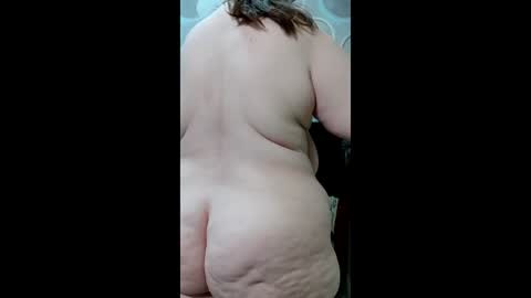 Snapshot of kissmycurvesxo chatting on 05/29/26, 08:01 Goddess online show from 05/29/26, 08:01