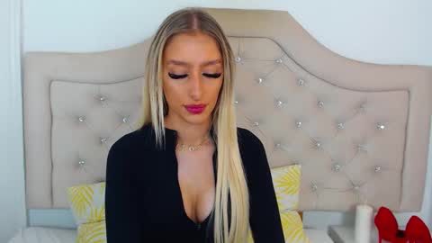 Snapshot of kissnatalie chatting on 11/21/25, 09:52 Natalie online show from 11/21/25, 09:52