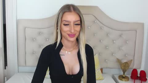 Snapshot of kissnatalie chatting on 12/15/25, 10:19 Natalie online show from 12/15/25, 10:19