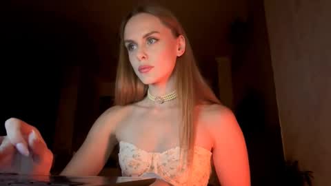 Emma online show from 09/24/25, 05:27