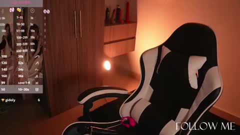 Snapshot of kit_katt_ chatting on 11/28/25, 11:29 online show from 11/28/25, 11:29