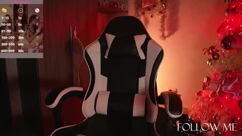 Snapshot of kit_katt_ chatting on 12/13/25, 10:26 online show from 12/13/25, 10:26