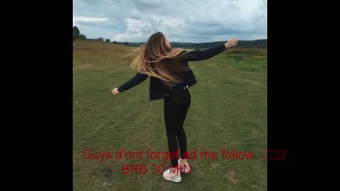 Im Amaia   Everyone Merry Christmas  online show from 06/18/26, 07:52