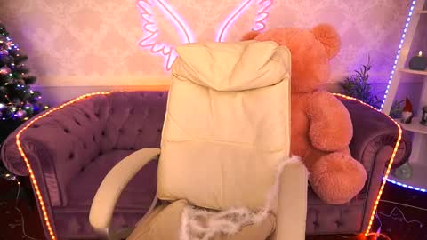 Snapshot of kitnis1love chatting on 12/15/24, 11:09 kitness online show from 12/15/24, 11:09