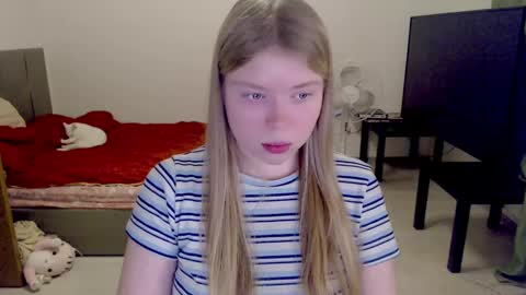Jennyblonde and Emmabrunette online show from 02/08/25, 09:36