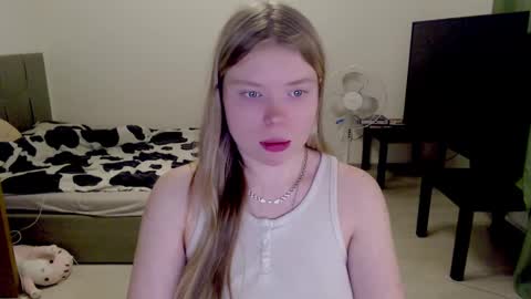 Jennyblonde and Emmabrunette online show from 03/08/25, 10:34