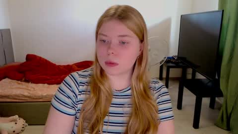 Jennyblonde and Emmabrunette online show from 05/08/26, 11:37