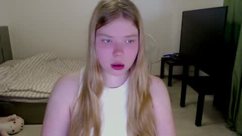 Jennyblonde and Emmabrunette online show from 07/06/26, 03:03