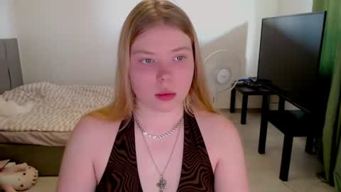 Jennyblonde and Emmabrunette online show from 07/19/26, 01:48
