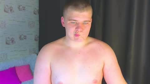 Snapshot of kittenmur chatting on 09/22/25, 08:55 Vlad online show from 09/22/25, 08:55