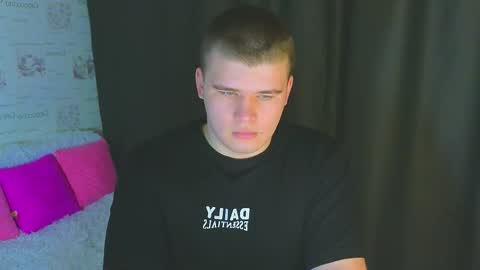 Snapshot of kittenmur chatting on 09/30/25, 08:47 Vlad online show from 09/30/25, 08:47