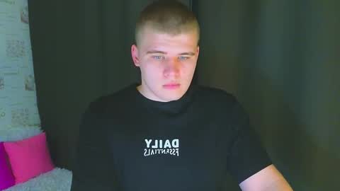 Snapshot of kittenmur chatting on 10/07/25, 04:15 Vlad online show from 10/07/25, 04:15