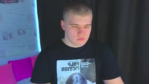 Snapshot of kittenmur chatting on 10/14/25, 05:19 Vlad online show from 10/14/25, 05:19