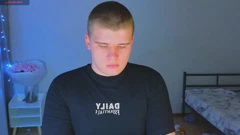 Snapshot of kittenmur chatting on 11/04/25, 09:47 Vlad online show from 11/04/25, 09:47